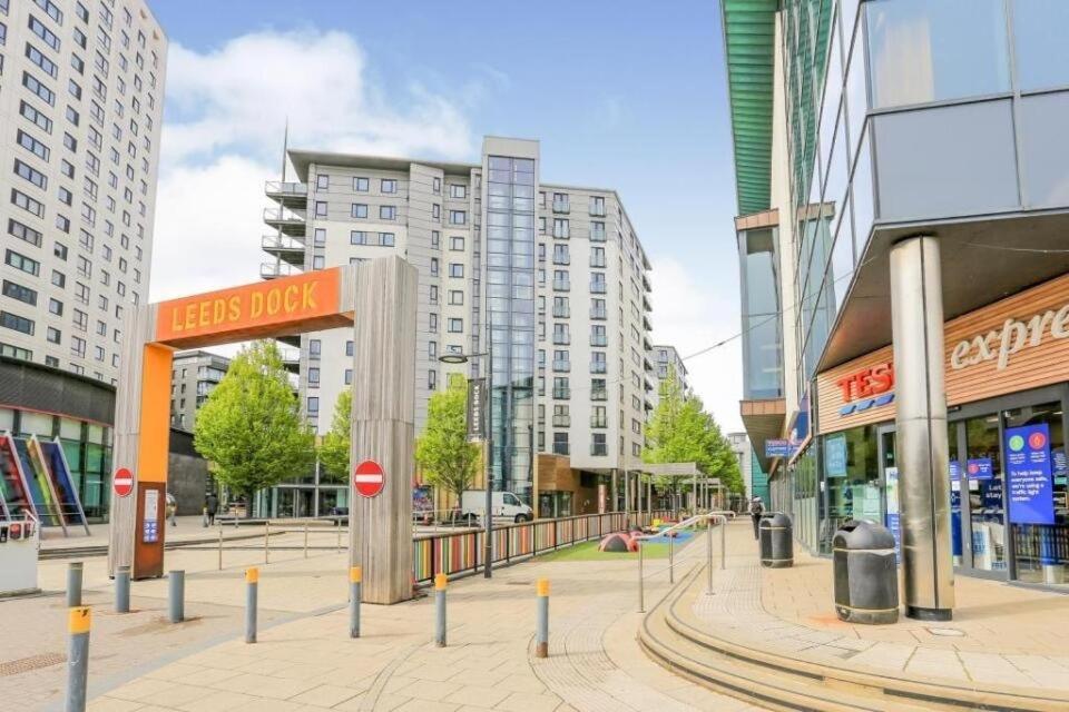 Dock Apt, Free Secure Parking! 2 Bed *