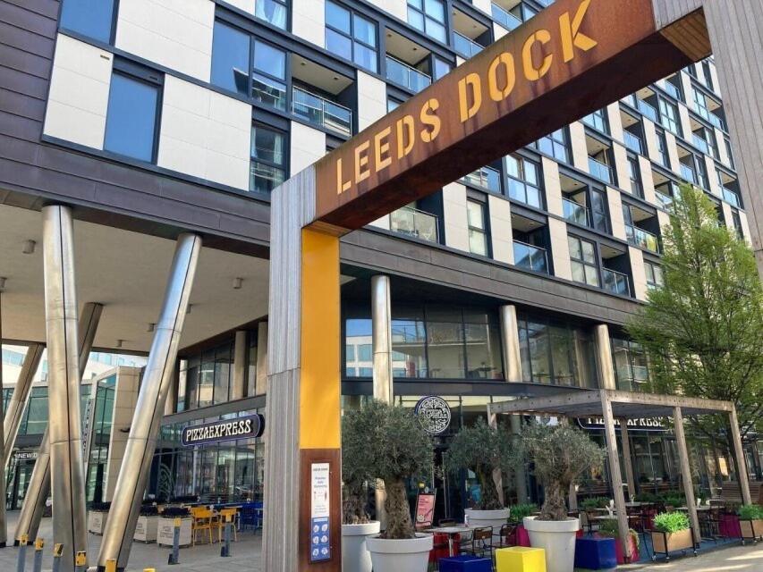 Dock Apt, Free Secure Parking! 2 Bed * Leeds (West Yorkshire)