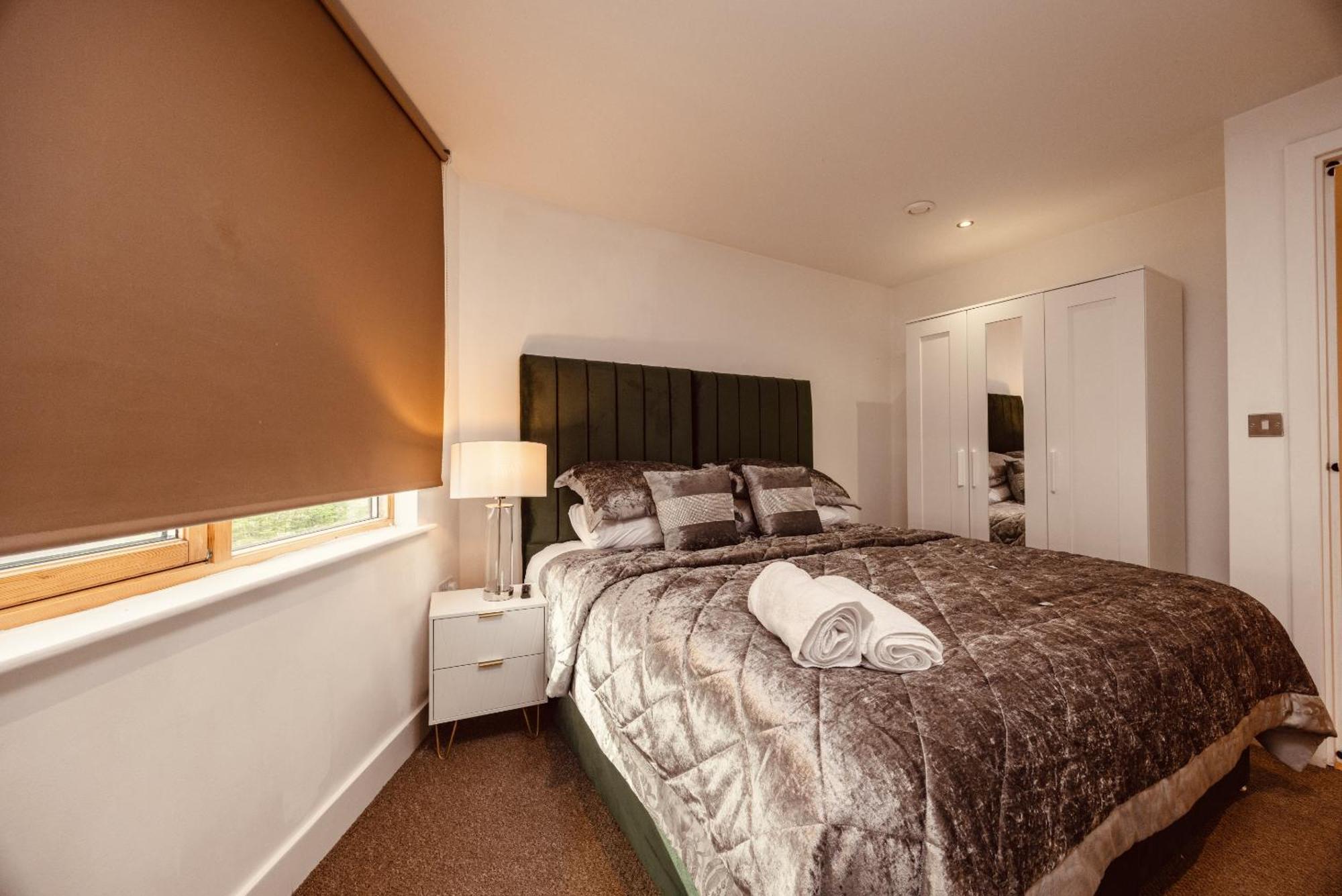 Dock Apt, Free Secure Parking! 2 Bed Apartment