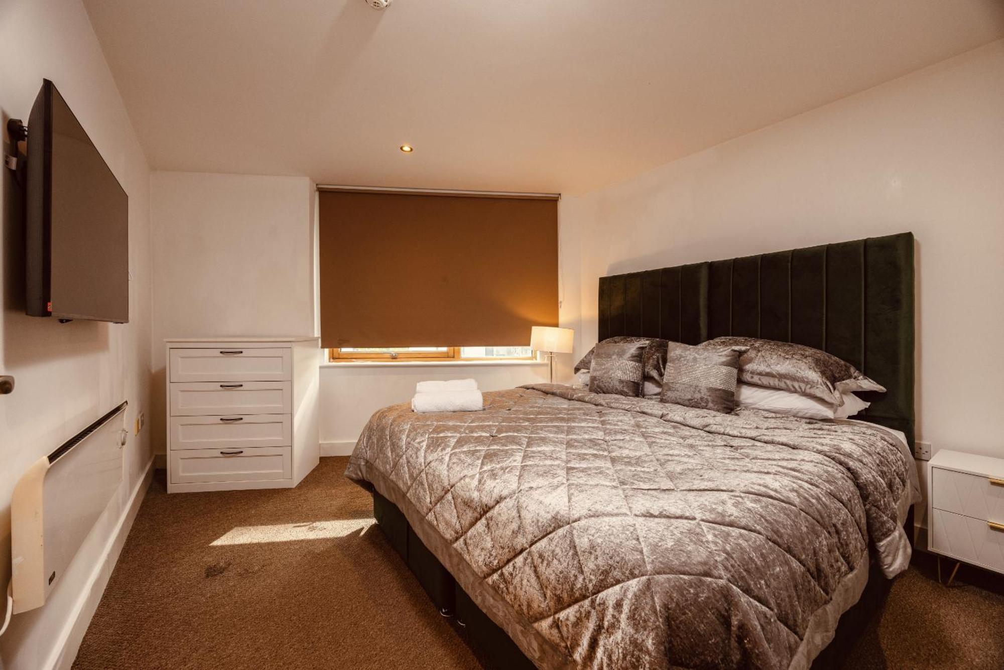 Dock Apt, Free Secure Parking! 2 Bed