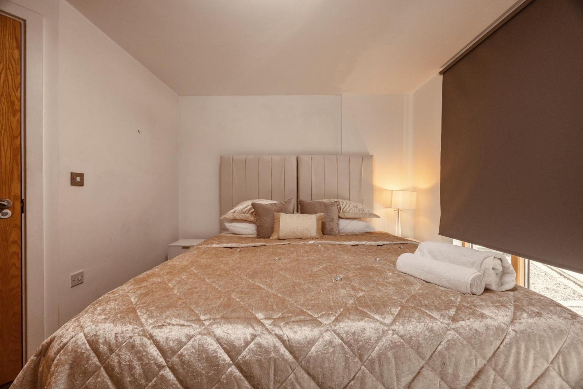 Apartment Dock Apt, Free Secure Parking! 2 Bed Leeds (West Yorkshire)