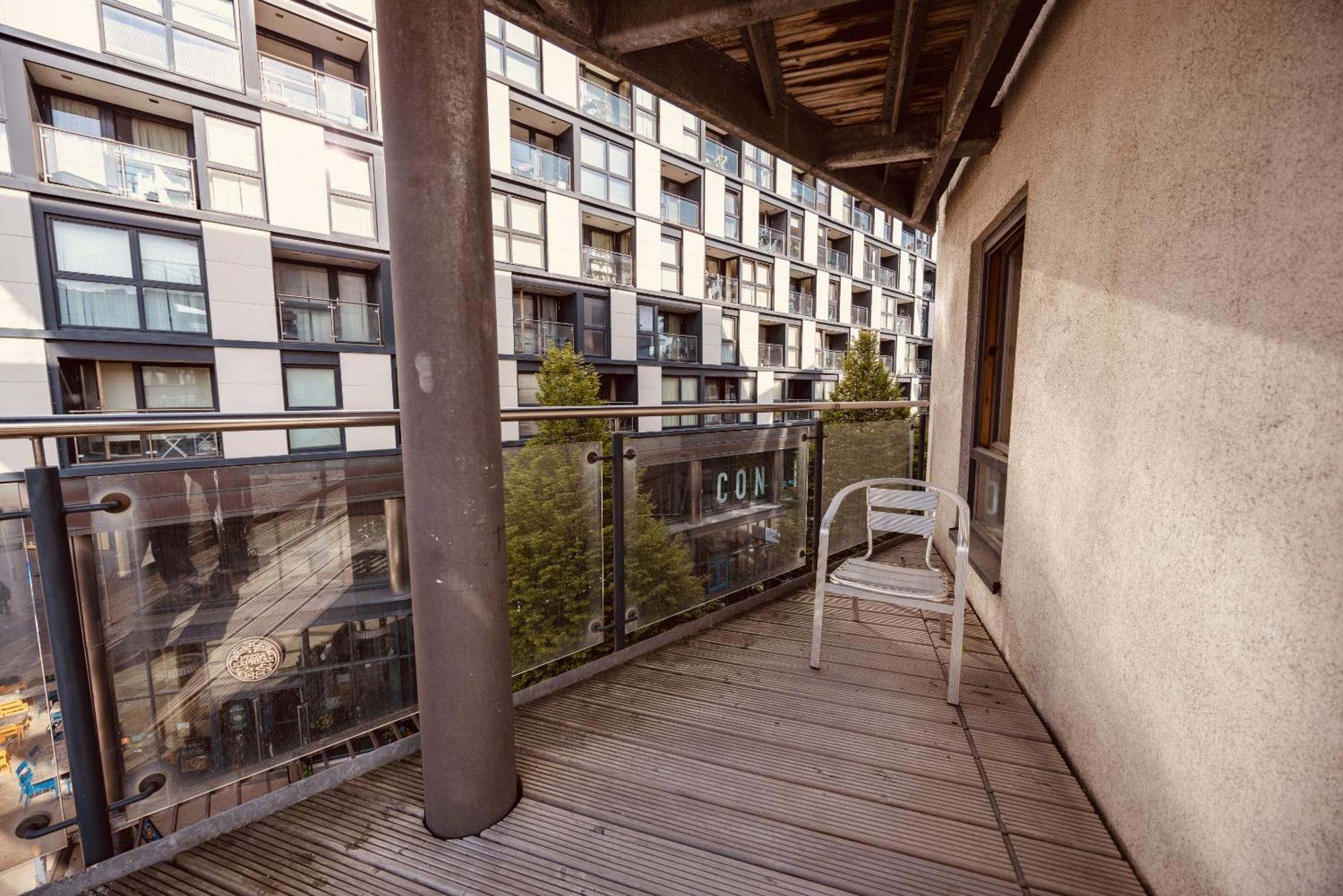 Dock Apt, Free Secure Parking! 2 Bed Leeds (West Yorkshire)